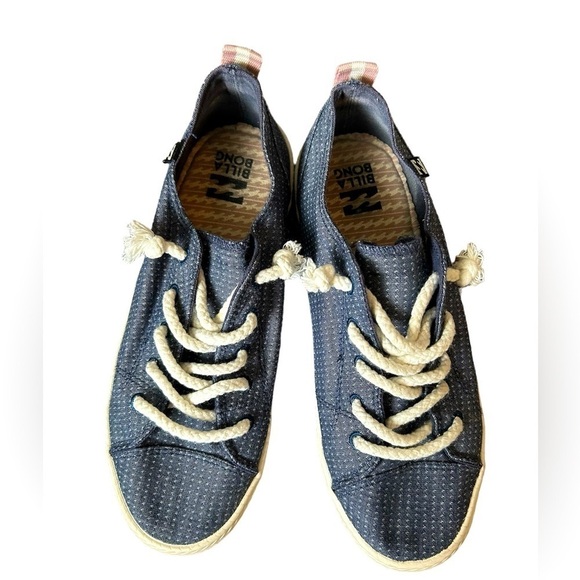 5/$25 Billabong women’s slip on memory foam insole fashion sneaker size 7 - Picture 2 of 8